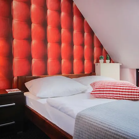Boogie Deluxe Old Town 3*